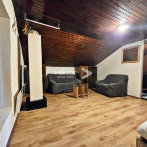 Centar, stan s velikom terasom i osiguranim parkingom