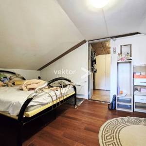 Centar, stan s velikom terasom i osiguranim parkingom