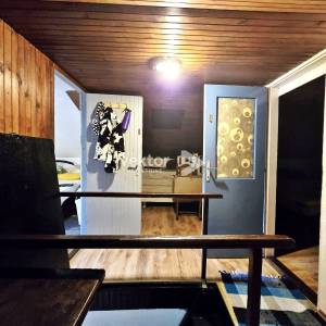 Centar, stan s velikom terasom i osiguranim parkingom