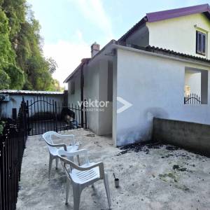 Centar, stan s velikom terasom i osiguranim parkingom