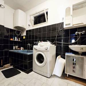 Centar, stan s velikom terasom i osiguranim parkingom