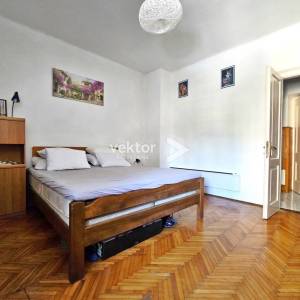 Centar, stan s velikom terasom i osiguranim parkingom