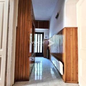 Centar, stan s velikom terasom i osiguranim parkingom