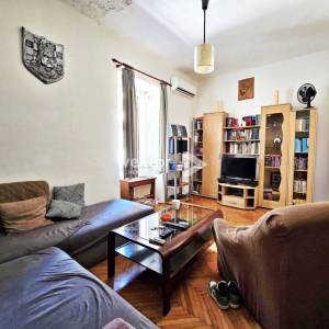 Centar, stan s velikom terasom i osiguranim parkingom