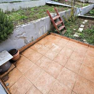 Ćikovići, kuća u nizu s garažom i okućnicom