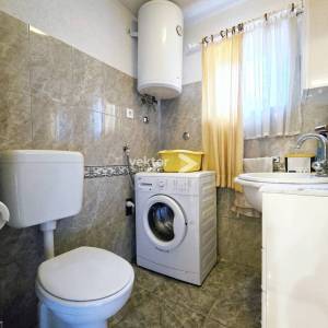 Ćikovići, kuća u nizu s garažom i okućnicom