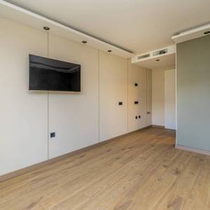 CRIKVENICA - Prostran apartman u renoviranom hotelskom objektu