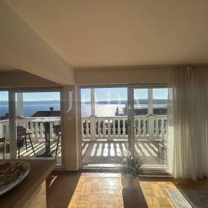 Crikvenica-Prostrani stan u blizini mora