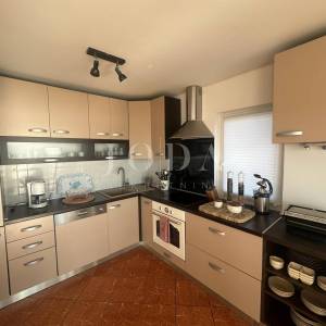 Crikvenica-Prostrani stan u blizini mora