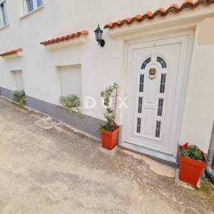 CRIKVENICA, SELCE - kuća u centru grada, samo 280 od mora