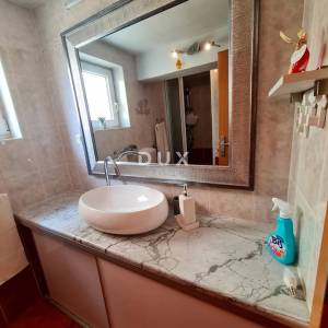 CRIKVENICA, SELCE - kuća u centru grada, samo 280 od mora