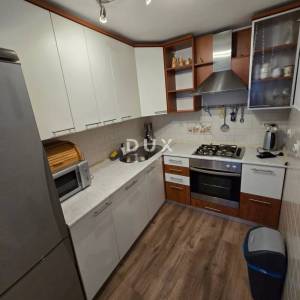 CRIKVENICA, SELCE - kuća u centru grada, samo 280 od mora
