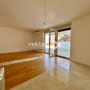 Crikvenica, stan s okućnicom i garažom, novogradnja