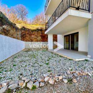 Crikvenica, stan s okućnicom i garažom, novogradnja