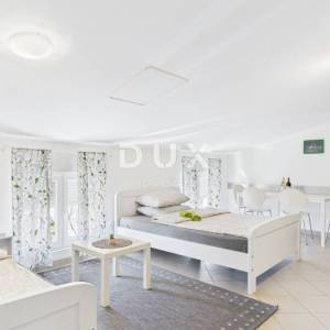 CRIKVENICA - stan s tri stambene jedinice, 200 m od mora