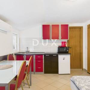 CRIKVENICA - stan s tri stambene jedinice, 200 m od mora