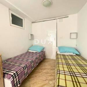 CRIKVENICA - stan s tri stambene jedinice, 200 m od mora