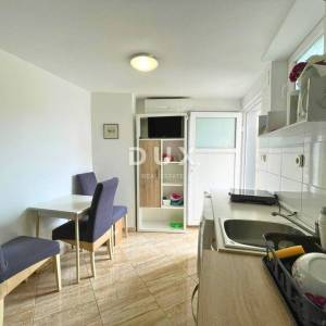 CRIKVENICA - stan s tri stambene jedinice, 200 m od mora