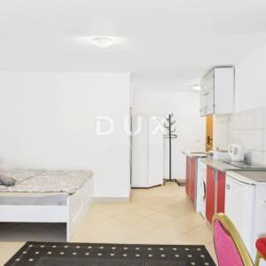 CRIKVENICA - stan s tri stambene jedinice, 200 m od mora