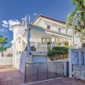 Crikvenica,luksuzni 4-soban apartman s bazenom,terasom,okućnicom i PM