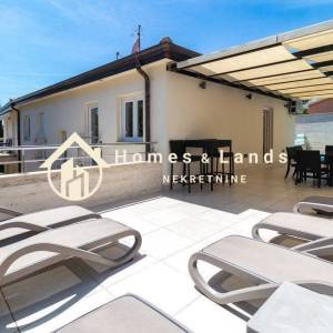 Crikvenica,luksuzni 4-soban apartman s bazenom,terasom,okućnicom i PM