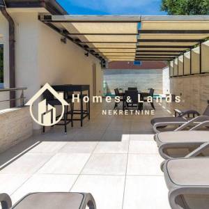 Crikvenica,luksuzni 4-soban apartman s bazenom,terasom,okućnicom i PM