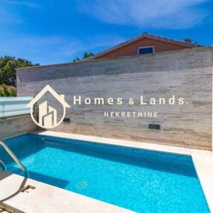 Crikvenica,luksuzni 4-soban apartman s bazenom,terasom,okućnicom i PM