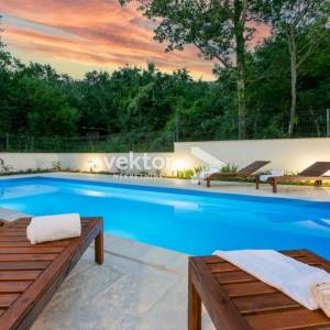 Crikveničko zaleđe, Grižane, moderna kuća s bazenom