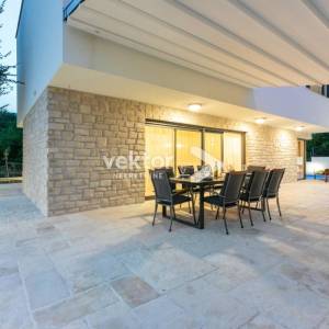 Crikveničko zaleđe, Grižane, moderna kuća s bazenom