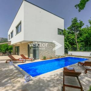 Crikveničko zaleđe, Grižane, moderna kuća s bazenom