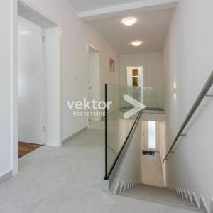 Crikveničko zaleđe, Grižane, moderna kuća s bazenom