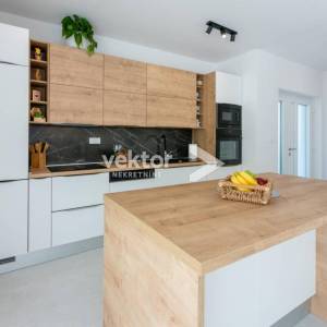 Crikveničko zaleđe, Grižane, moderna kuća s bazenom