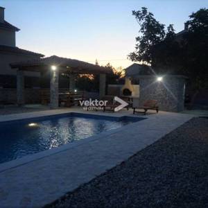 Dobrinj, okolica, kamena kuća s bazenom