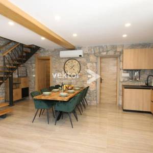 Dobrinj, okolica, preuređena starina s bazenom