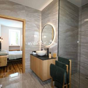 Dobrinj, okolica, preuređena starina s bazenom