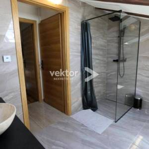 Dobrinj, okolica, preuređena starina s bazenom