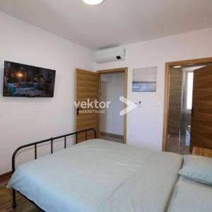 Dobrinj, okolica, preuređena starina s bazenom