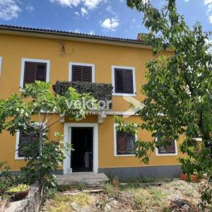 Donja Drenova, etaža za uređenje s okućnicom i garažom