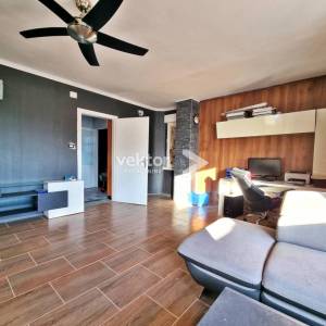 Donji Zamet, dvojna kuća na vrlo dobroj poziciji