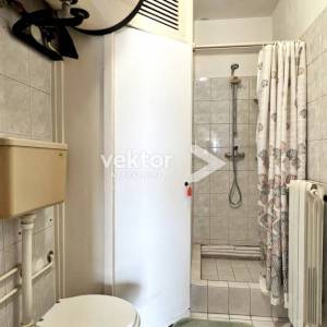 Dramalj, prostrana kuća s velikom okućnicom i pogledom na more