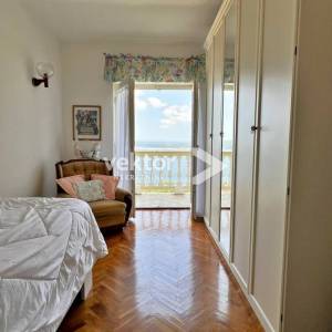 Dramalj, prostrana kuća s velikom okućnicom i pogledom na more