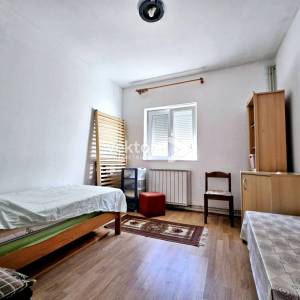 Drenova, obiteljska kuća sa dva stana i garažom