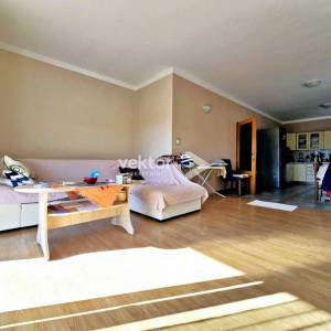 Drenova, obiteljska kuća sa dva stana i garažom