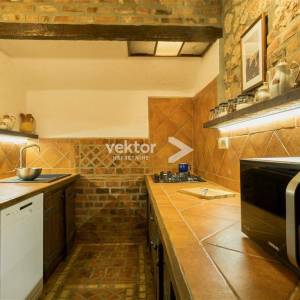 Drivenik, kamena kuća s bazenom 