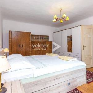 Drivenik, kuća s lijepom okućnicom, iznajmljivanje