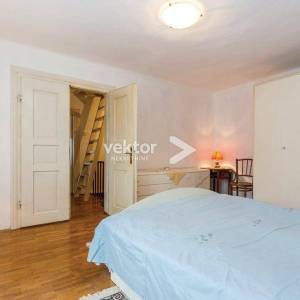 Drivenik, kuća s lijepom okućnicom, iznajmljivanje