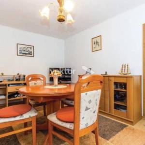 Drivenik, kuća s lijepom okućnicom, iznajmljivanje