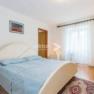 Drivenik, kuća s lijepom okućnicom, iznajmljivanje