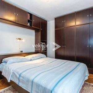 Drivenik, kuća s lijepom okućnicom, iznajmljivanje