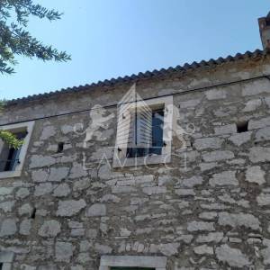 Dugi otok, Luka – kuća 1. red do mora